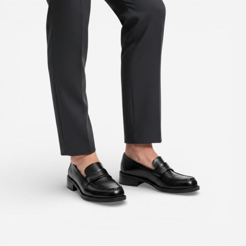 Mocassin femme à talon noir – vue de trois-quarts