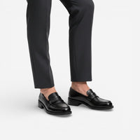 Mocassin femme à talon noir – vue de trois-quarts