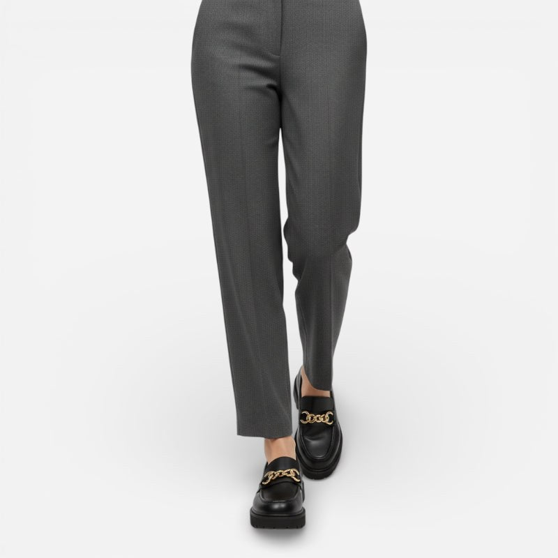 Mocassin femme plateforme noir – porté aux pieds