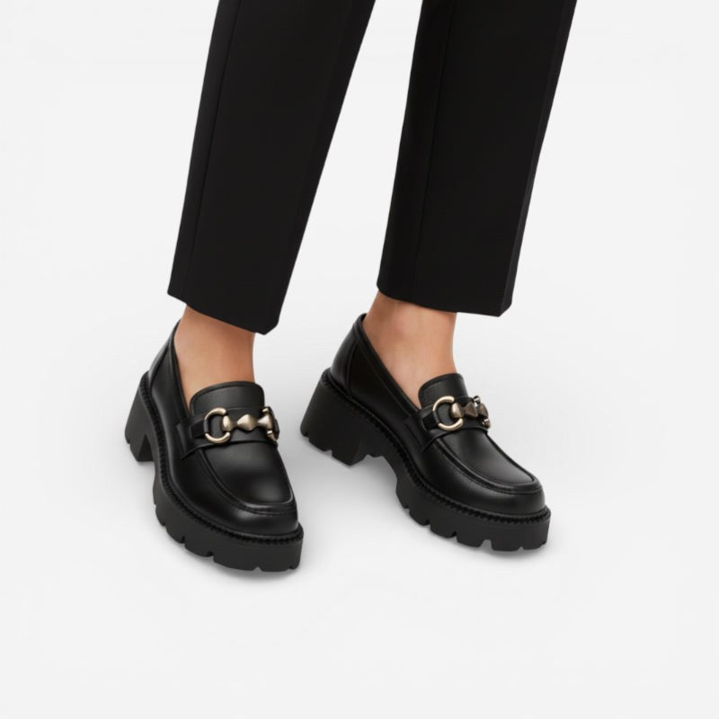 Mocassin femme plateforme noir – détail de la finition