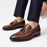 Mocassin homme à gland marron – vue de trois-quarts