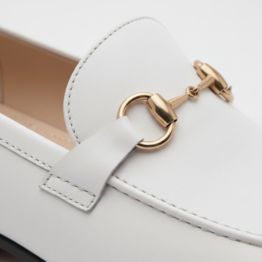 Mocassin homme mors doré blanc – vue de trois-quarts