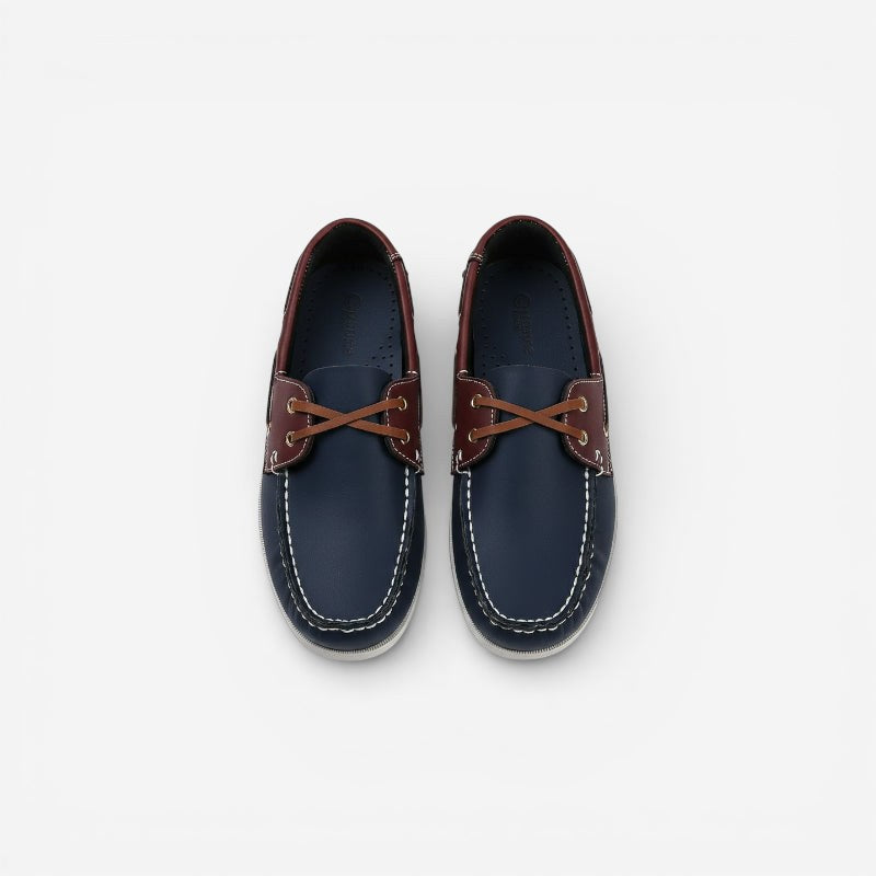 Mocassin homme bateau bleu marine – porté aux pieds