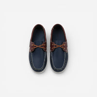 Mocassin homme bateau bleu marine – porté aux pieds