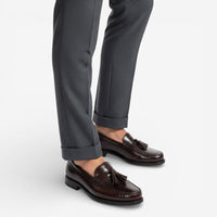 Mocassin homme à gland marron foncé – vue de trois-quarts