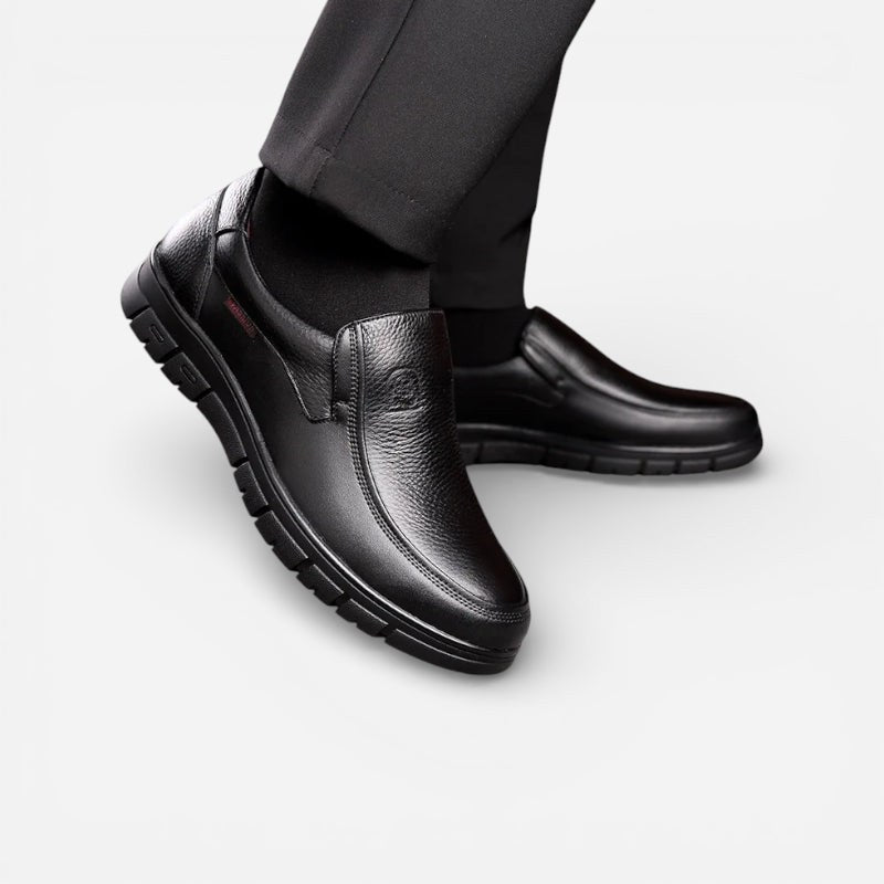 Mocassin homme cuir noir – vue de trois-quarts