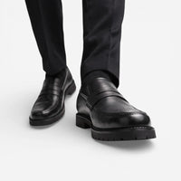 Mocassin homme cuir noir – détail de la finition