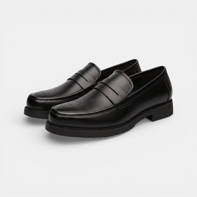 Mocassin homme cuir noir – porté aux pieds