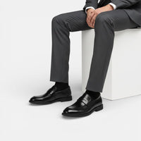 Mocassin homme cuir verni noir – détail de la finition