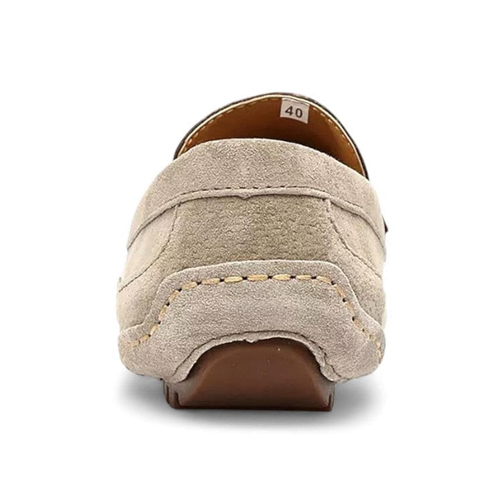 Mocassin homme daim beige – vue de trois-quarts