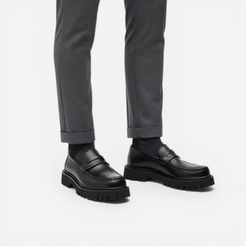 Mocassin homme plateforme noir – vue de trois-quarts