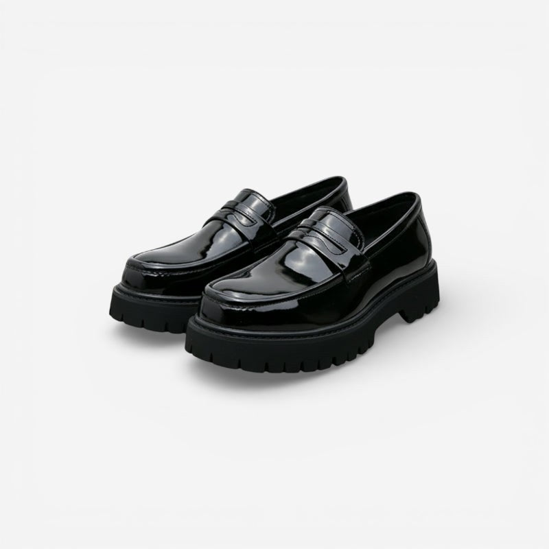 Mocassin homme plateforme noir – porté aux pieds